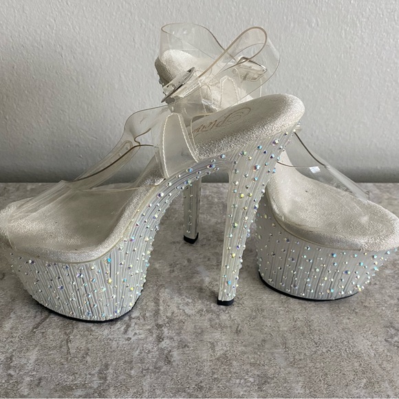 Pleasers - Picture 9 of 12